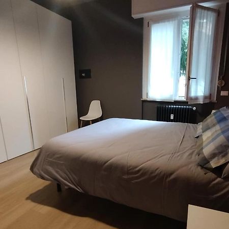 La Casa Di Anna, Appartamento Trilocale Con Balcone E Garage Brescia Bagian luar foto